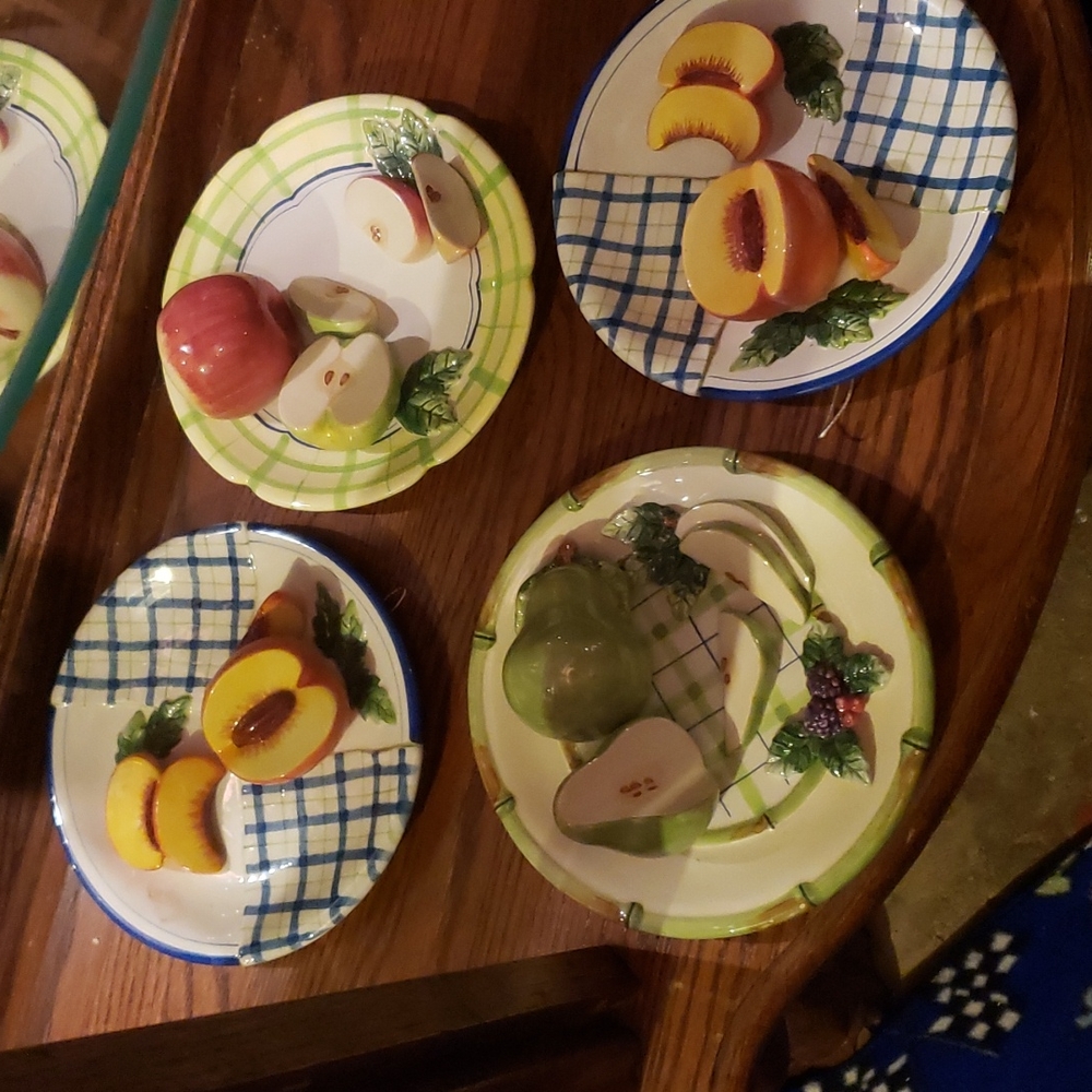 4 Vintage 3d Wall Plaques